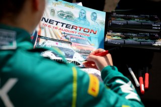 #21 - Jessica Hawkins - MK Racing - Aston Martin Vantage AMR GT4 Evo | SRO / JEP