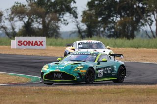 #21 - Will Orton / Jessica Hawkins - MK Racing - Aston Martin Vantage AMR GT4 Evo | SRO / JEP