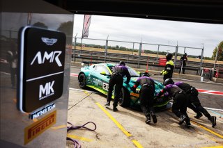 #21 - Will Orton / Jessica Hawkins - MK Racing - Aston Martin Vantage AMR GT4 Evo | SRO / JEP