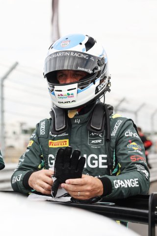 #27 - Darren Turner - Grange Racing with FSR - Aston Martin Vantage AMR GT4 Evo | SRO / JEP