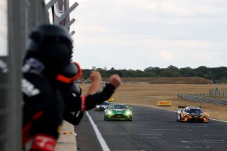 #77 - Morgan Tillbrook / Ben Barnicoat - Optimum Motorsport - McLaren 720S GT3 Evo | SRO / JEP