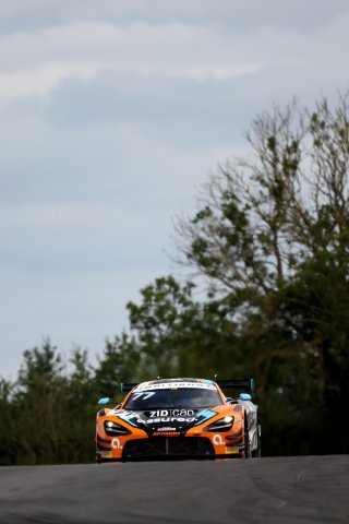 #77 - Morgan Tillbrook / Ben Barnicoat - Optimum Motorsport - McLaren 720S GT3 Evo | SRO / JEP