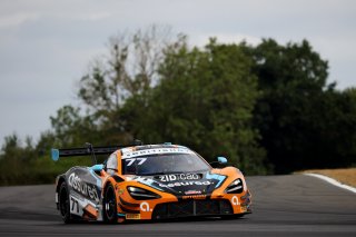 #77 - Morgan Tillbrook / Ben Barnicoat - Optimum Motorsport - McLaren 720S GT3 Evo | SRO / JEP