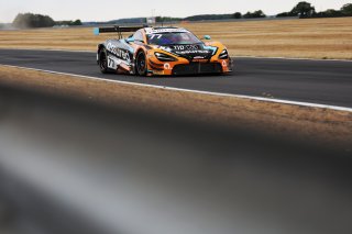 #77 - Morgan Tillbrook / Ben Barnicoat - Optimum Motorsport - McLaren 720S GT3 Evo | SRO / JEP