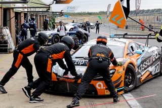 #77 - Morgan Tillbrook / Ben Barnicoat - Optimum Motorsport - McLaren 720S GT3 Evo | SRO / JEP