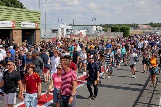 Pit walk and autograph session | SRO / JEP