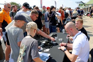 Pit walk and autograph session | SRO / JEP