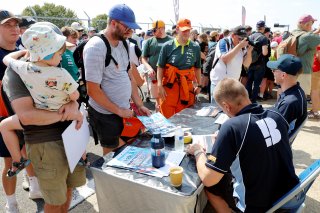 Pit walk and autograph session | SRO / JEP