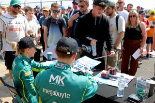 Pit walk and autograph session | SRO / JEP