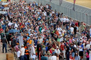 Pit walk and autograph session | SRO / JEP