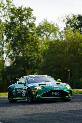 #21 - MK Racing - Will ORTON - Jessica HAWKINS - Aston Martin Vantage AMR GT4 EVO | SRO / JEP