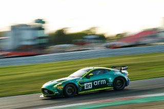 #21 - MK Racing - Will ORTON - Jessica HAWKINS - Aston Martin Vantage AMR GT4 EVO | SRO / JEP