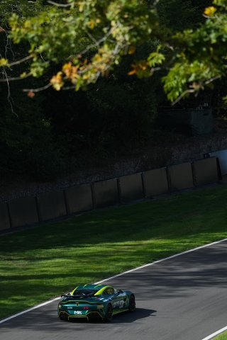 #21 - MK Racing - Will ORTON - Jessica HAWKINS - Aston Martin Vantage AMR GT4 EVO | SRO / JEP