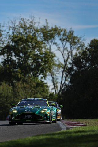 #21 - MK Racing - Will ORTON - Jessica HAWKINS - Aston Martin Vantage AMR GT4 EVO | SRO / JEP