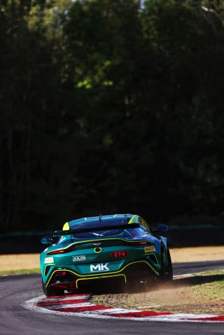 #21 - MK Racing - Will ORTON - Jessica HAWKINS - Aston Martin Vantage AMR GT4 EVO | SRO / JEP