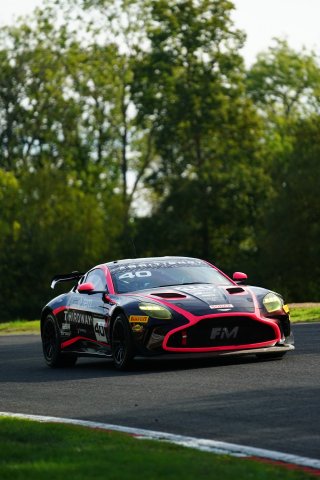 #40 - Townsend Racing powered by Fox Motorsport - James TOWNSEND - Aston Martin Vantage AMR GT4 EVO | SRO / JEP