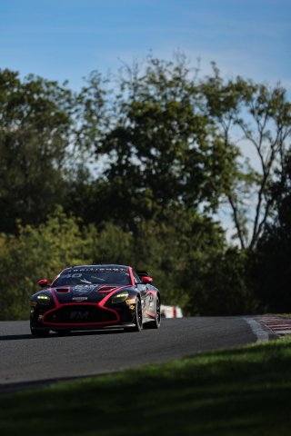 #40 - Townsend Racing powered by Fox Motorsport - James TOWNSEND - Aston Martin Vantage AMR GT4 EVO | SRO / JEP