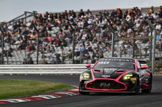 #40 - Townsend Racing powered by Fox Motorsport - James TOWNSEND - Aston Martin Vantage AMR GT4 EVO | SRO / JEP