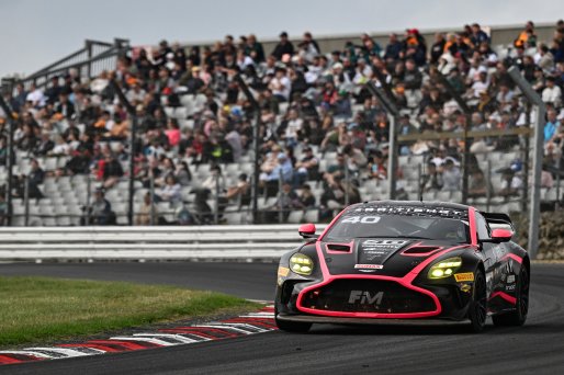 #40 - Townsend Racing powered by Fox Motorsport - James TOWNSEND - Aston Martin Vantage AMR GT4 EVO | SRO / JEP