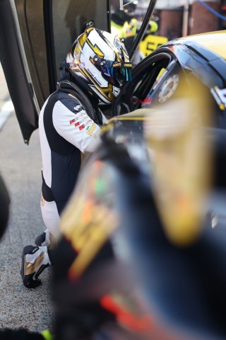 #59 - Optimum Motorsport - George GAMBLE - McLaren Artura GT4 | SRO / JEP