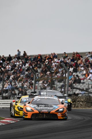 #77 - Optimum Motorsport - Morgan TILLBROOK - Ben BARNICOAT - McLaren 720S GT3 EVO | SRO / JEP