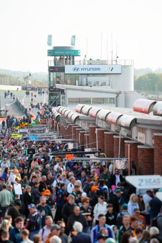 Fans at Brands Hatch | SRO / JEP