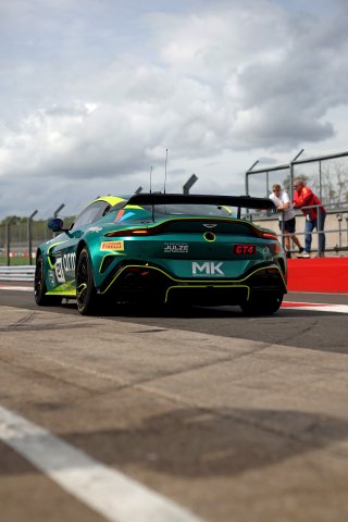 #21 - Will Orton / Jessica Hawkins - MK Racing - Aston Martin Vantage AMR GT4 Evo | SRO / JEP