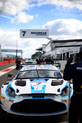 #7 - Andrew Howard / Ross Gunn - Beechdean Motorsport Ltd - Aston Martin Vantage AMR GT3 Evo | SRO / JEP