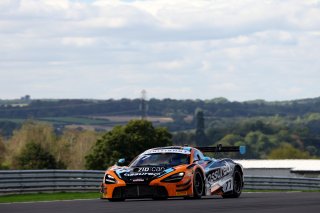 #77 - Morgan Tillbrook / Ben Barnicoat - Optimum Motorsport - McLaren 720S GT3 Evo | SRO / JEP