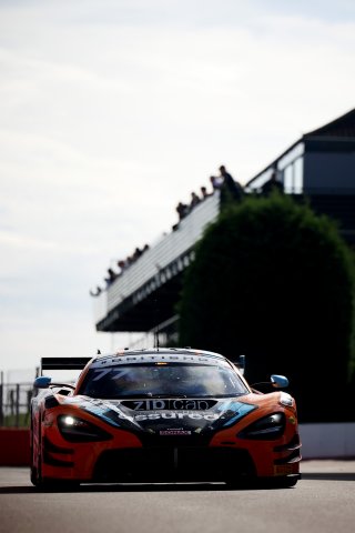#77 - Morgan Tillbrook / Ben Barnicoat - Optimum Motorsport - McLaren 720S GT3 Evo | SRO / JEP