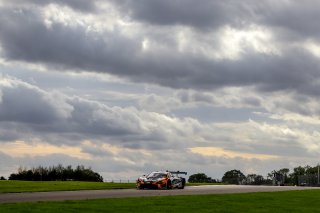 #77 - Morgan Tillbrook / Ben Barnicoat - Optimum Motorsport - McLaren 720S GT3 Evo | SRO / JEP