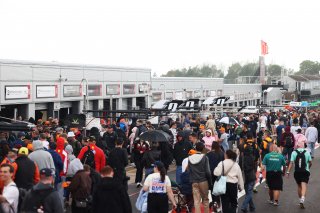 Pit walk and autograph session | SRO / JEP