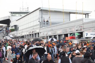 Pit walk and autograph session | SRO / JEP