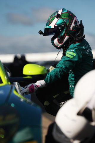 #21 - Jessica Hawkins - MK Racing - Aston Martin Vantage AMR GT4 Evo | SRO / JEP