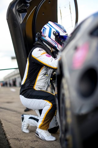 #59 - Josh Stanton - Optimum Motorsport - McLaren Artura GT4
 | SRO / JEP