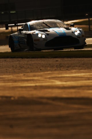 #7 - Andrew Howard / Ross Gunn - Beechdean Motorsport - Aston Martin Vantage AMR GT3 Evo
 | SRO / JEP