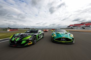 #74 - Thomas Holland / Hadley Simpson - Innovation Racing - Ginetta G56 GT4 Evo and #21 - Will Orton / Jessica Hawkins - MK Racing - Aston Martin Vantage AMR GT4 Evo
 | SRO / JEP