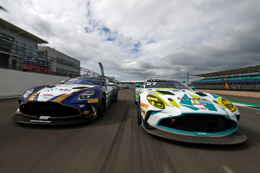 #97 - John Hartshorne / Ronan Pearson / Jonny Adam - GBR Stratton Motorsport - Aston Martin Vantage AMR GT4 Evo and #27 - Daniel Lavery / Darren Turner - Grange Racing by FSR - Aston Martin Vantage AMR GT4 Evo
 | SRO / JEP